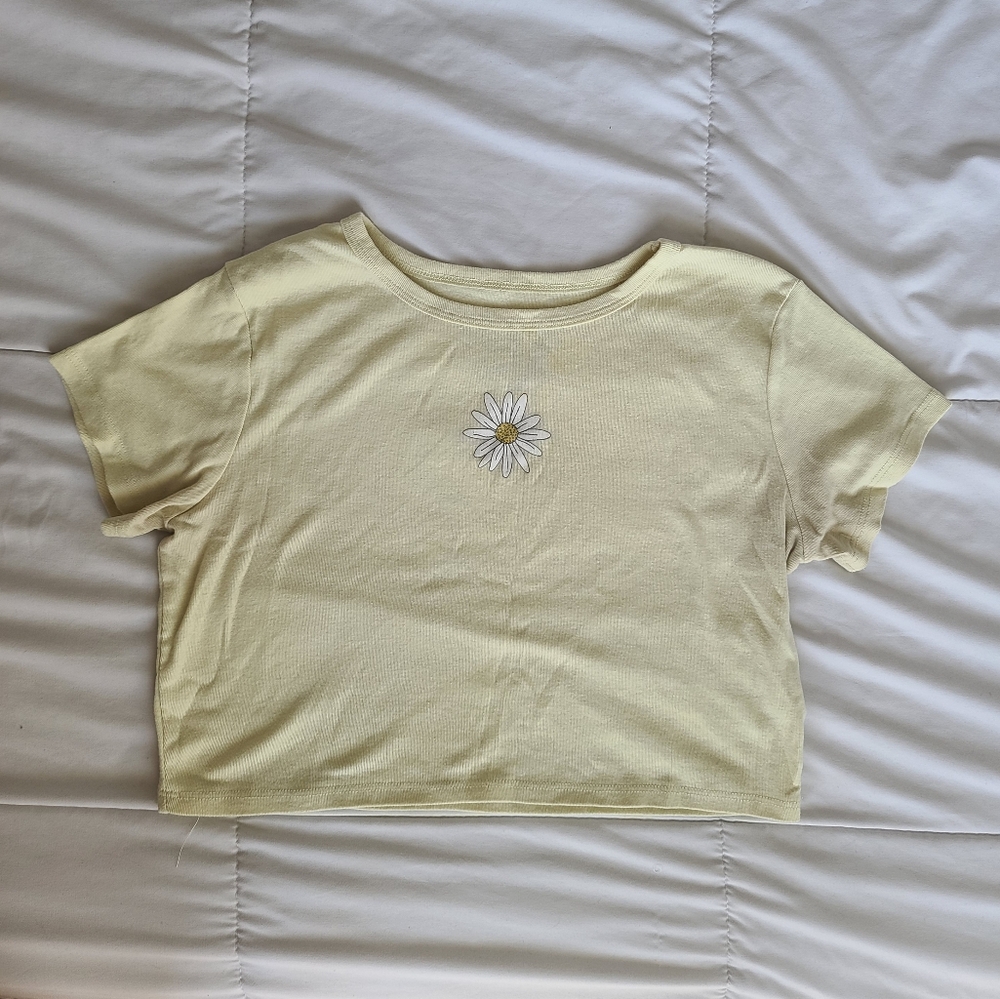 Fifth Sun Yellow Short Sleeve Tee Casual Fit